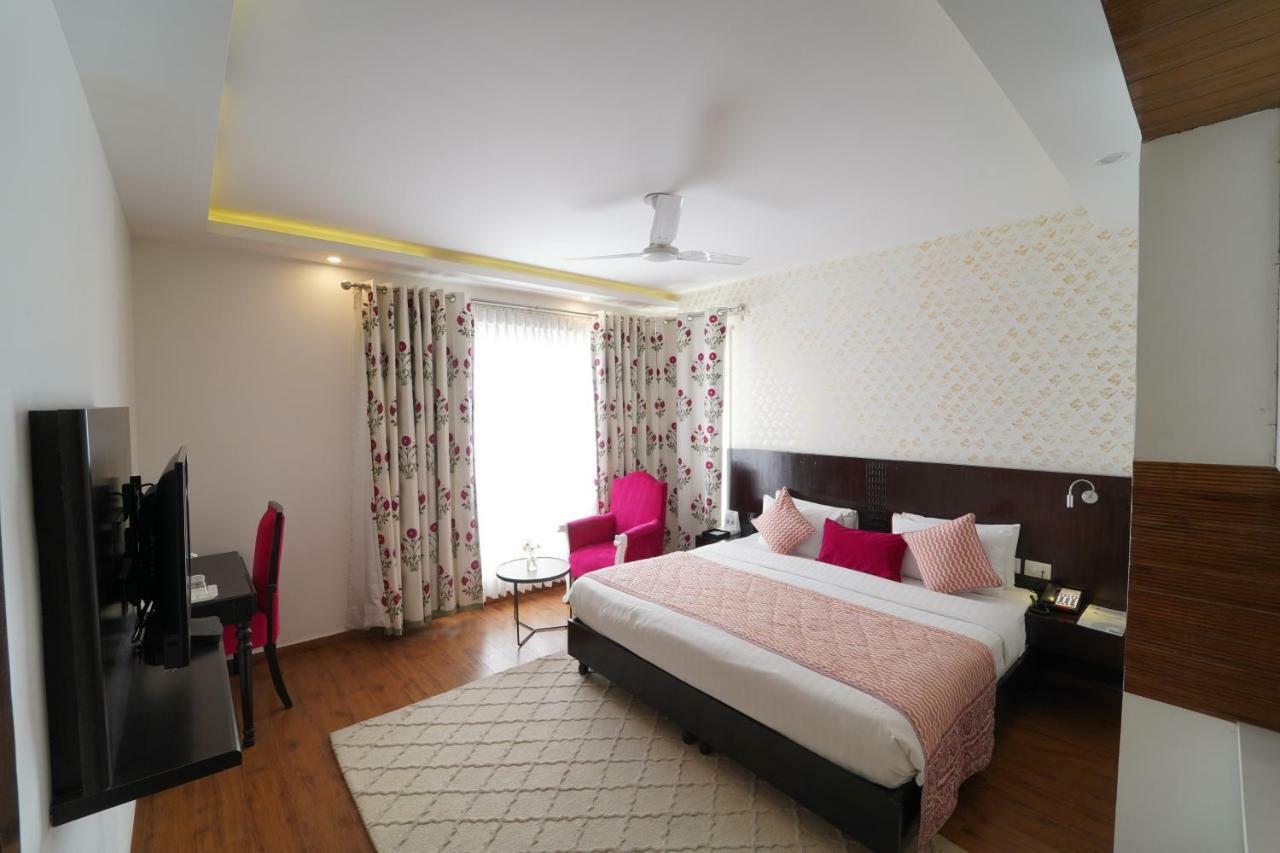 Rockland Hotel, C.r Park Hotel New Delhi